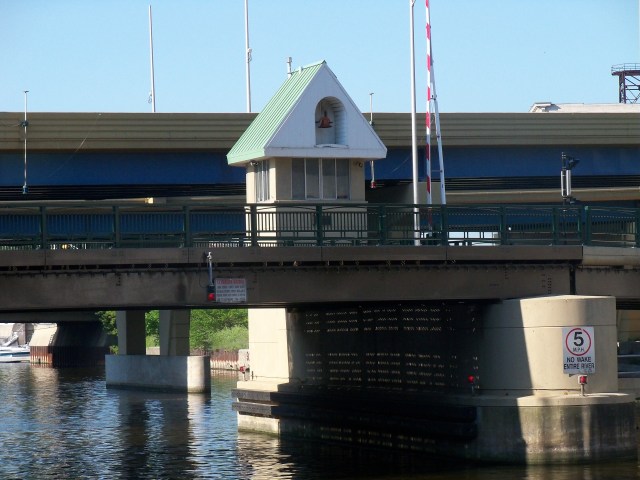 Clybourn Street bridge house