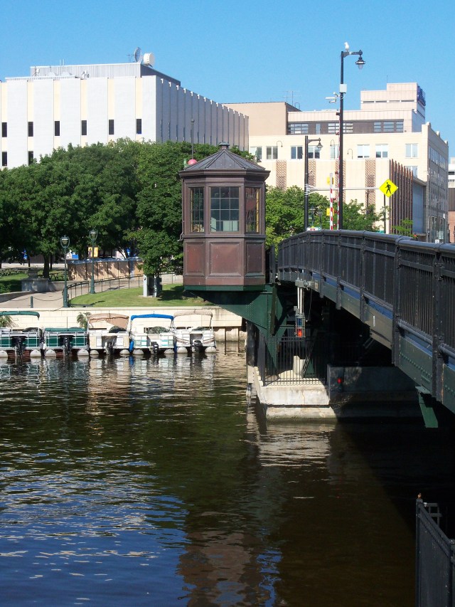 State Street bridge house (2)