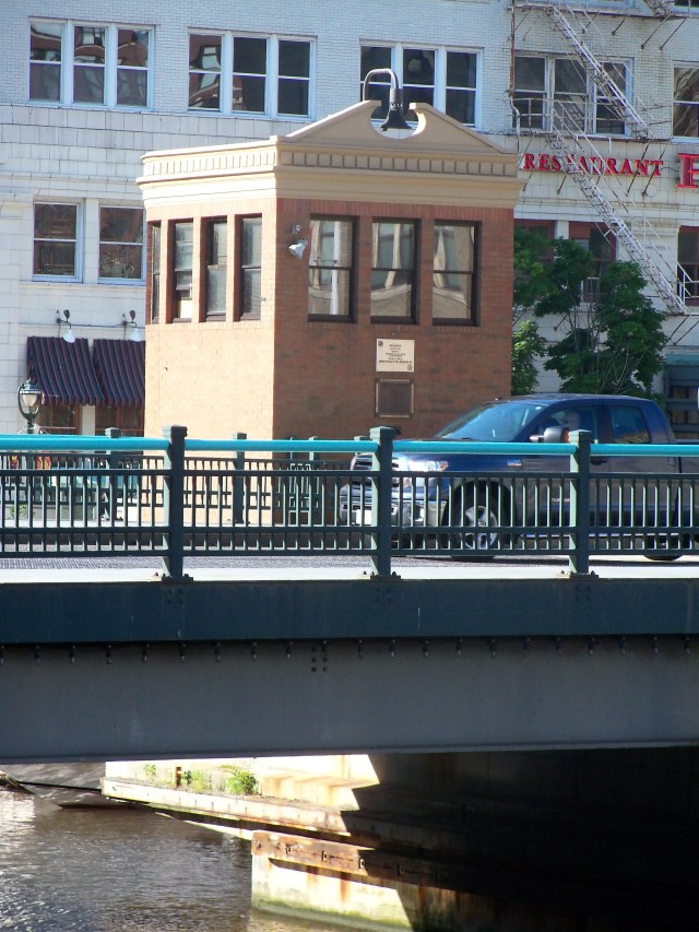 Well Street bridge house (2)