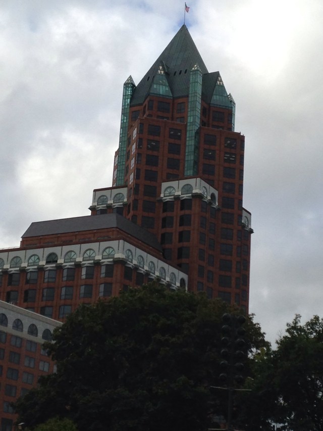 Milwaukee Center sans sunlight